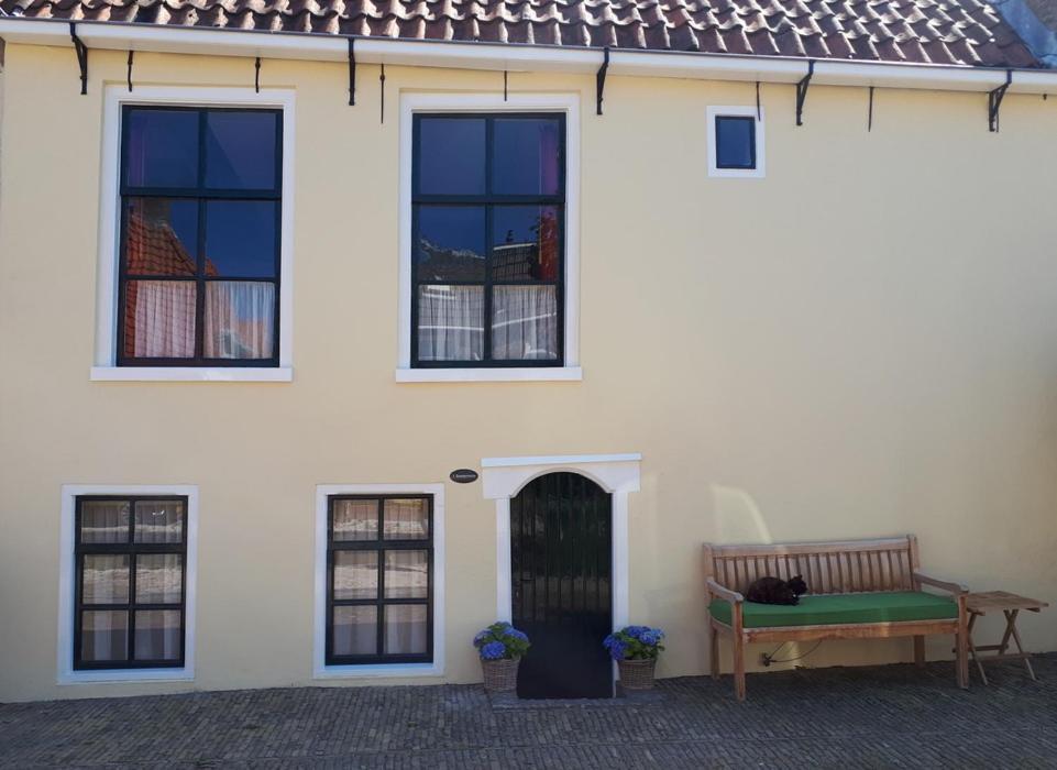 'T Souterrain Bed & Breakfast Харлинген Екстериор снимка